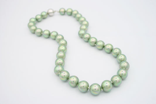 Madre Perla Necklace (Medium)