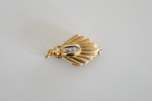 Shell Box Clasp with Diamonds